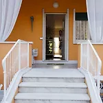Orange Vila